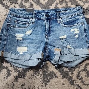 NWT Blank NYC The Fulton Destroyed Distressed Roll Up Denim Shorts Size NWT